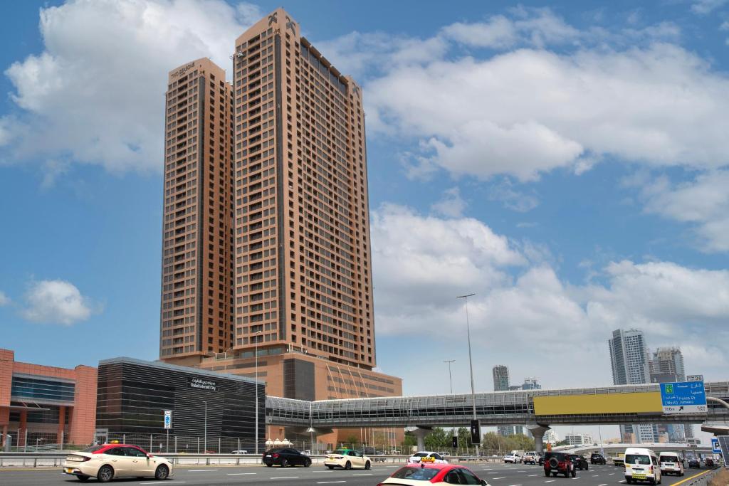 هتل Two Seasons دبی ⭐⭐⭐⭐ | معرفی کامل، موقعیت، امکانات و قیمت